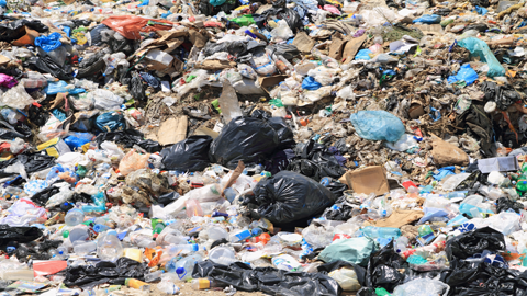 You are currently viewing Plastiques : recyclables mais pas recyclés